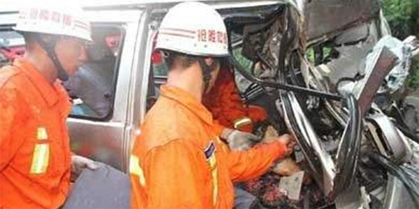 What is the hydraulic spreader?