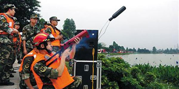 How to operate the Line Thrower Valve Key？