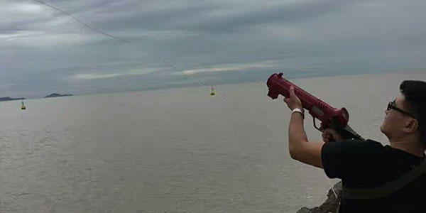 How to fill and store the line thrower projectiles?